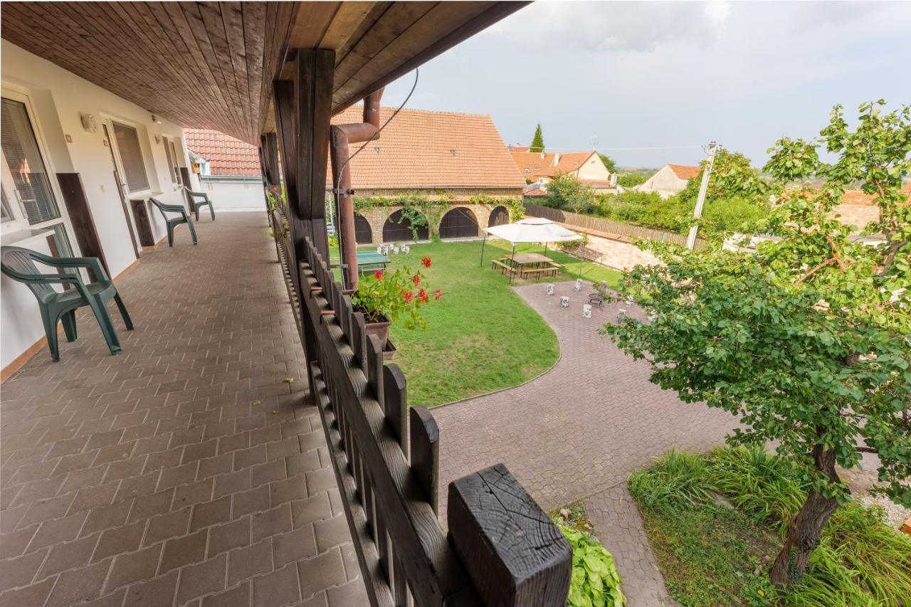 Penzion Posada Podivin Bagian luar foto