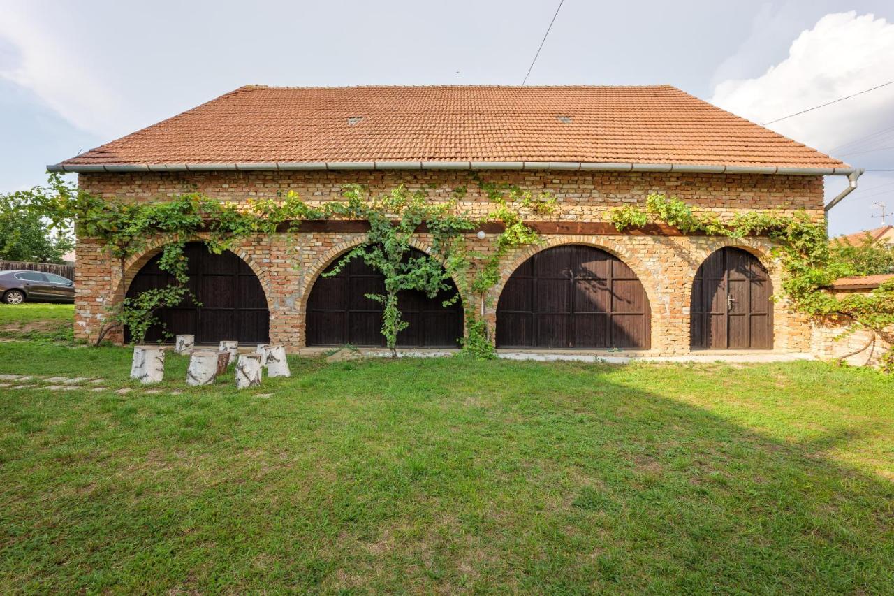 Penzion Posada Podivin Bagian luar foto